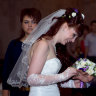 Свадебная фата 01 на невесте